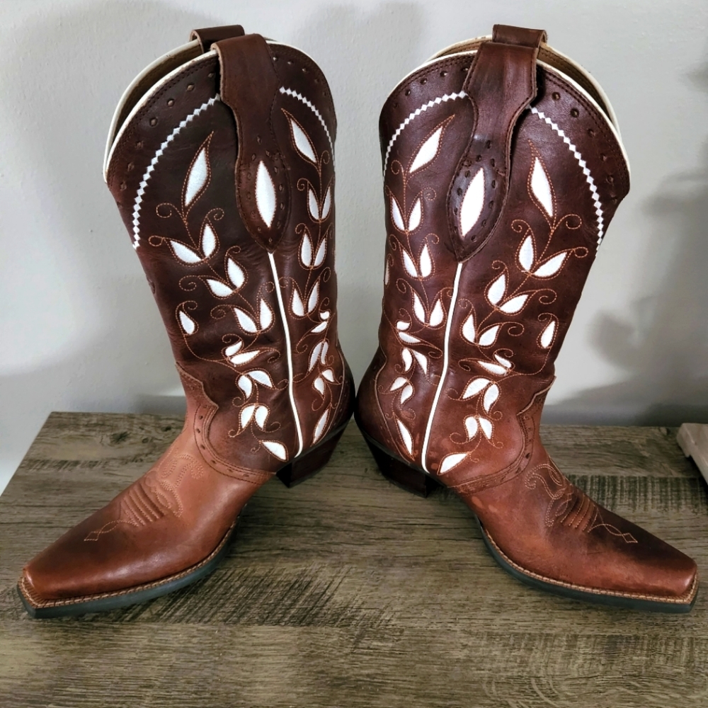 Ariart Sonira Boots- Size 6B